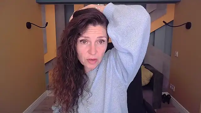 Snapshot of EllaLong chatting on 06-13-26, 11:30 EllaLong online show from 06-13-26, 11:30