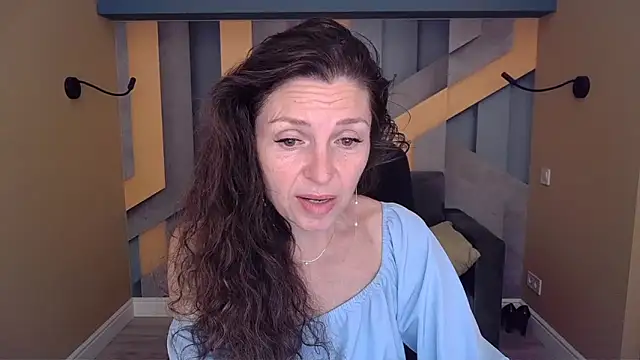 Snapshot of EllaLong chatting on 06-14-26, 11:34 EllaLong online show from 06-14-26, 11:34