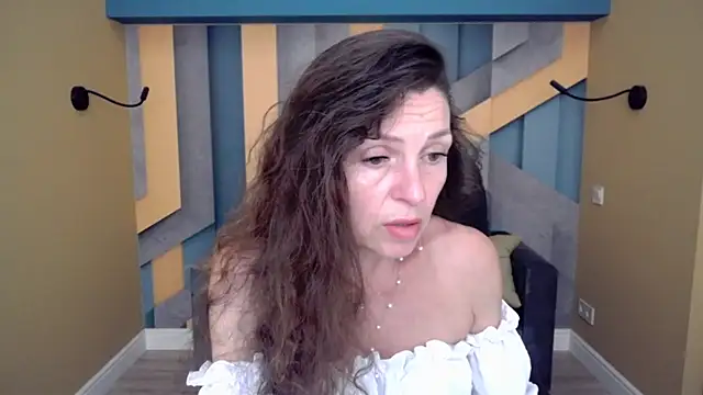 Snapshot of EllaLong chatting on 06-16-26, 11:24 EllaLong online show from 06-16-26, 11:24
