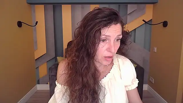 Snapshot of EllaLong chatting on 06-20-26, 11:24 EllaLong online show from 06-20-26, 11:24