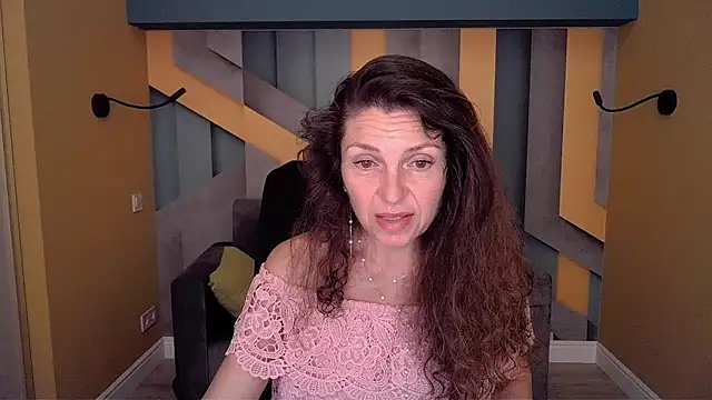 Snapshot of EllaLong chatting on 06-26-26, 11:36 EllaLong online show from 06-26-26, 11:36
