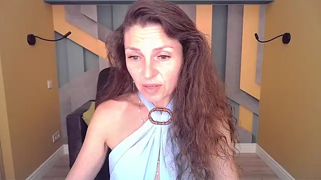 Snapshot of EllaLong chatting on 06-27-26, 11:26 EllaLong online show from 06-27-26, 11:26