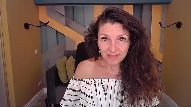 Snapshot of EllaLong chatting on 07-01-26, 11:34 EllaLong online show from 07-01-26, 11:34