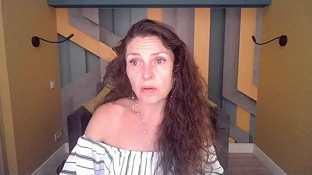 Snapshot of EllaLong chatting on 07-07-26, 11:25 EllaLong online show from 07-07-26, 11:25