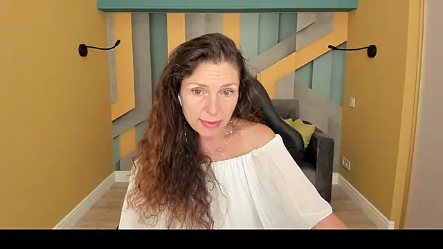 Snapshot of EllaLong chatting on 07-24-26, 12:14 EllaLong online show from 07-24-26, 12:14