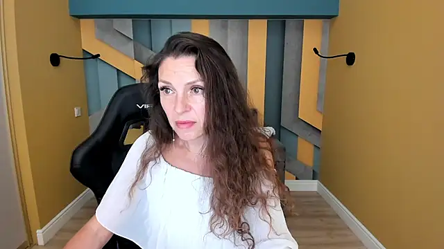 Snapshot of EllaLong chatting on 07-28-26, 02:13 EllaLong online show from 07-28-26, 02:13