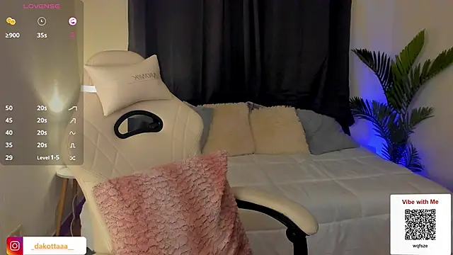 Snapshot of dakottaa_ chatting on 12-18-24, 10:57 dakottaa  online show from 12-18-24, 10:57