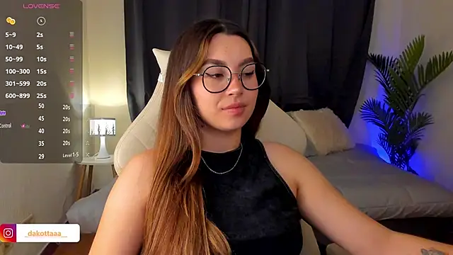 Snapshot of dakottaa_ chatting on 09-18-25, 11:18 dakottaa  online show from 09-18-25, 11:18