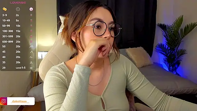 Snapshot of dakottaa_ chatting on 09-19-25, 11:27 dakottaa  online show from 09-19-25, 11:27