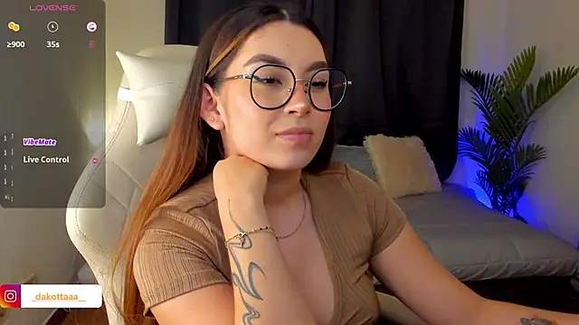 Snapshot of dakottaa_ chatting on 10-01-25, 11:33 dakottaa  online show from 10-01-25, 11:33