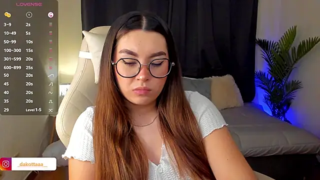 Snapshot of dakottaa_ chatting on 10-09-25, 11:14 dakottaa  online show from 10-09-25, 11:14