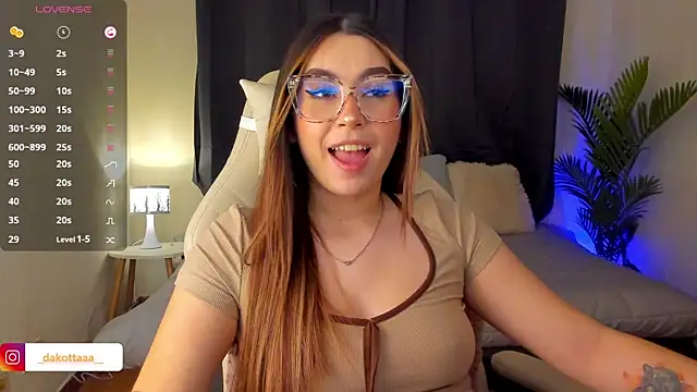 Snapshot of dakottaa_ chatting on 10-11-25, 11:03 dakottaa  online show from 10-11-25, 11:03