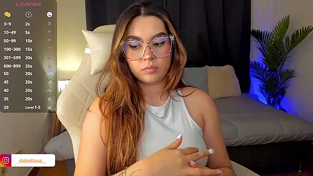 Snapshot of dakottaa_ chatting on 10-13-25, 11:05 dakottaa  online show from 10-13-25, 11:05