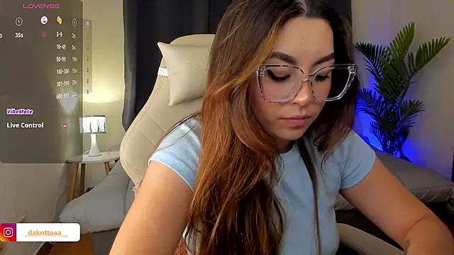 Snapshot of dakottaa_ chatting on 10-20-25, 11:38 dakottaa  online show from 10-20-25, 11:38