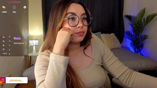 Snapshot of dakottaa_ chatting on 10-21-25, 11:38 dakottaa  online show from 10-21-25, 11:38