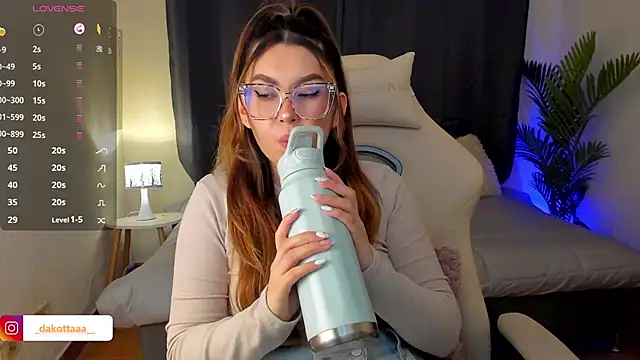 Snapshot of dakottaa_ chatting on 10-22-25, 11:26 dakottaa  online show from 10-22-25, 11:26