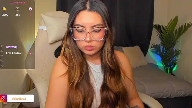 dakottaa  online show from 03-11-26, 12:05