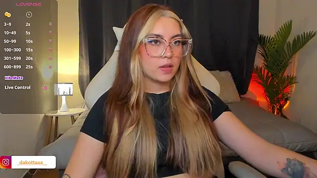 dakottaa  online show from 04-24-26, 12:02