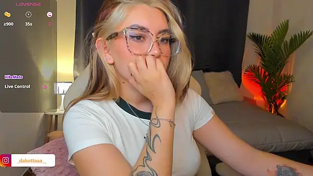 dakottaa  online show from 04-28-26, 02:27