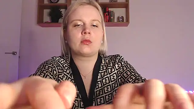 Snapshot of Karolina_love_ chatting on 10-25-25, 05:19 Karolina love  online show from 10-25-25, 05:19