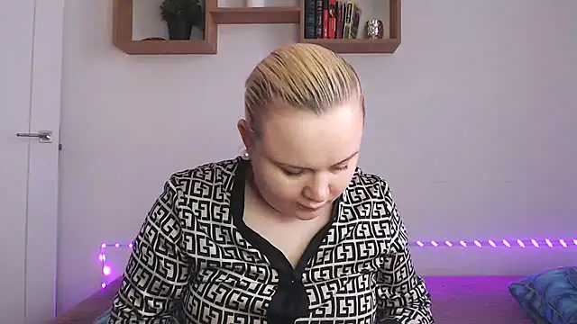 Karolina love  online show from 02-27-26, 07:41