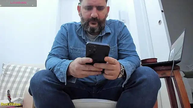 Snapshot of Maxi_TheBigDaddy chatting on 01-04-25, 04:32 Maxi TheBigDaddy online show from 01-04-25, 04:32