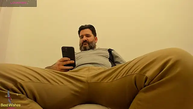 Snapshot of Maxi_TheBigDaddy chatting on 01-14-25, 02:19 Maxi TheBigDaddy online show from 01-14-25, 02:19