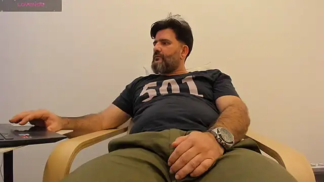 Snapshot of Maxi_TheBigDaddy chatting on 01-26-25, 03:58 Maxi TheBigDaddy online show from 01-26-25, 03:58