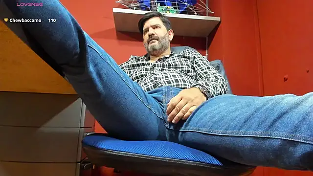 Snapshot of Maxi_TheBigDaddy chatting on 03-11-25, 04:51 Maxi TheBigDaddy online show from 03-11-25, 04:51