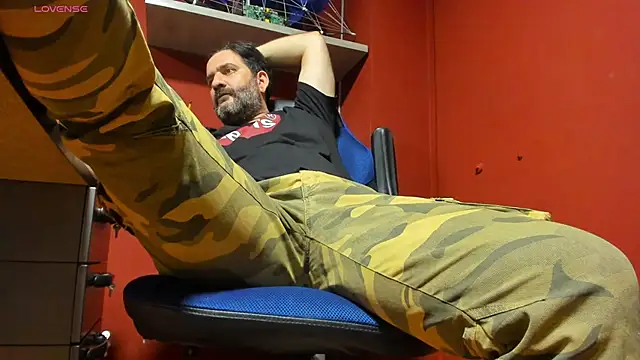 Snapshot of Maxi_TheBigDaddy chatting on 03-15-25, 12:25 Maxi TheBigDaddy online show from 03-15-25, 12:25