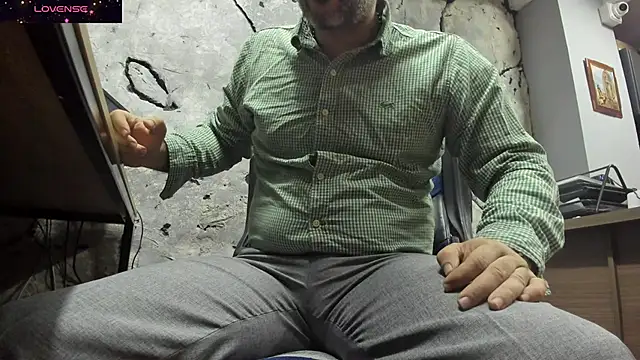 Snapshot of Maxi_TheBigDaddy chatting on 09-14-25, 01:43 Maxi TheBigDaddy online show from 09-14-25, 01:43