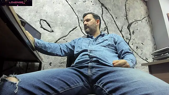 Snapshot of Maxi_TheBigDaddy chatting on 09-16-25, 01:23 Maxi TheBigDaddy online show from 09-16-25, 01:23