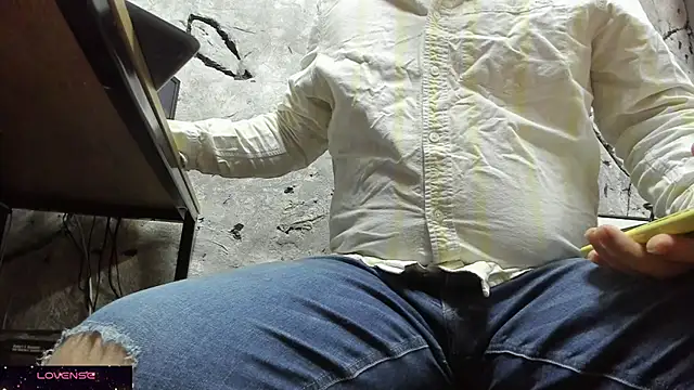 Snapshot of Maxi_TheBigDaddy chatting on 10-12-25, 01:21 Maxi TheBigDaddy online show from 10-12-25, 01:21