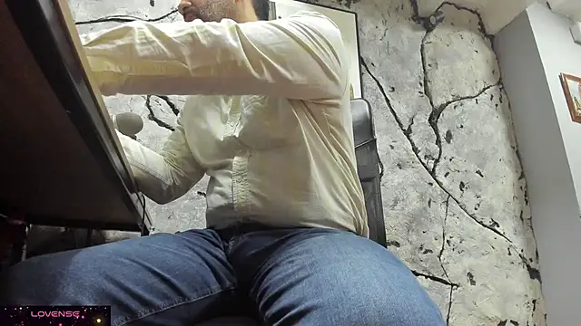 Snapshot of Maxi_TheBigDaddy chatting on 11-20-25, 01:22 Maxi TheBigDaddy online show from 11-20-25, 01:22