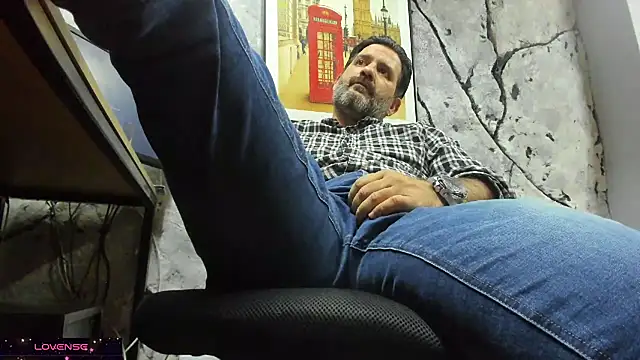 Snapshot of Maxi_TheBigDaddy chatting on 12-03-25, 11:58 Maxi TheBigDaddy online show from 12-03-25, 11:58