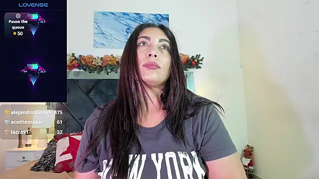 Snapshot of Lauralove_69 chatting on 12-12-24, 01:53 Lauralove 69 online show from 12-12-24, 01:53