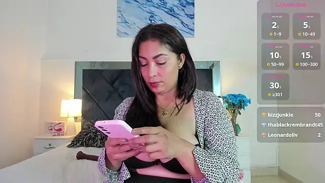 Snapshot of Lauralove_69 chatting on 03-07-25, 01:53 Lauralove 69 online show from 03-07-25, 01:53