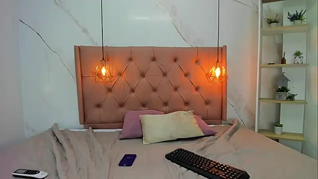 Belle Brunette online show from 04-22-26, 12:07