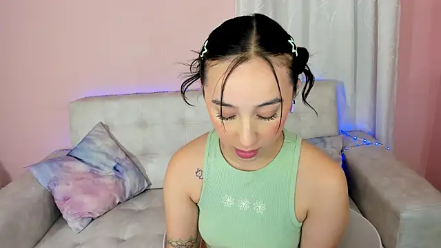 tinysara online show from 02-06-25, 10:43