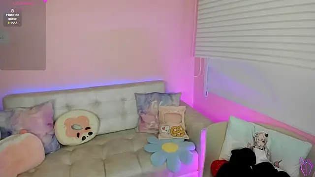 tinysara online show from 01-11-26, 04:34