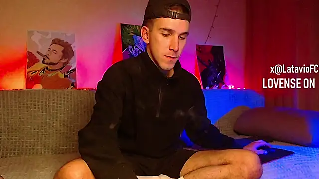 Midnighter  online show from 02-08-25, 04:03