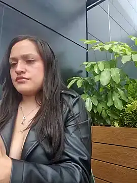 Snapshot of megan_doll2 chatting on 12-19-24, 03:19 megan doll2 online show from 12-19-24, 03:19