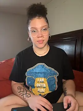 QueenNuttCollector online show from 09-30-25, 02:44