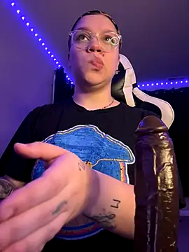 QueenNuttCollector online show from 10-19-25, 09:54