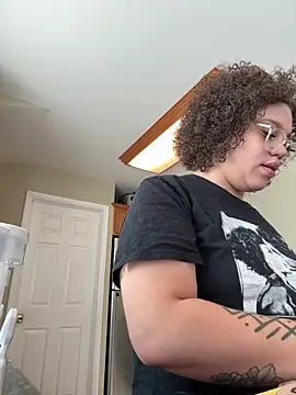 QueenNuttCollector online show from 02-03-26, 05:07