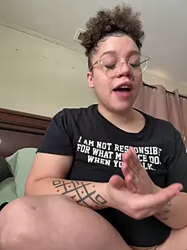 QueenNuttCollector online show from 02-12-26, 02:56