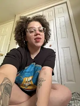 QueenNuttCollector online show from 04-24-26, 04:09