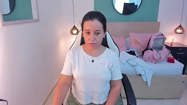 Snapshot of izaro22 chatting on 12-06-24, 07:23 izaro22 online show from 12-06-24, 07:23