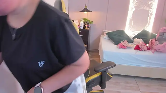 Snapshot of izaro22 chatting on 12-21-24, 08:10 izaro22 online show from 12-21-24, 08:10