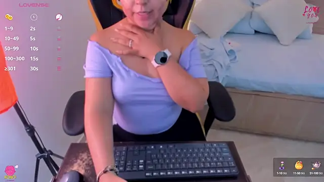 Snapshot of izaro22 chatting on 01-10-25, 10:25 izaro22 online show from 01-10-25, 10:25